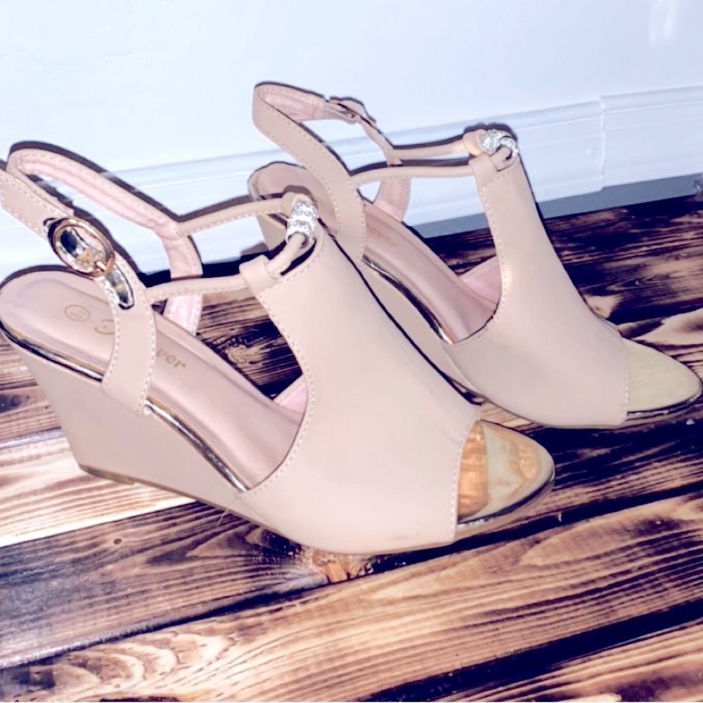 Ladies wedges size 8.5